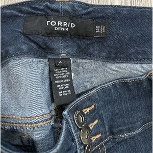Torrid 3 button 14 R dark denim jeans!!